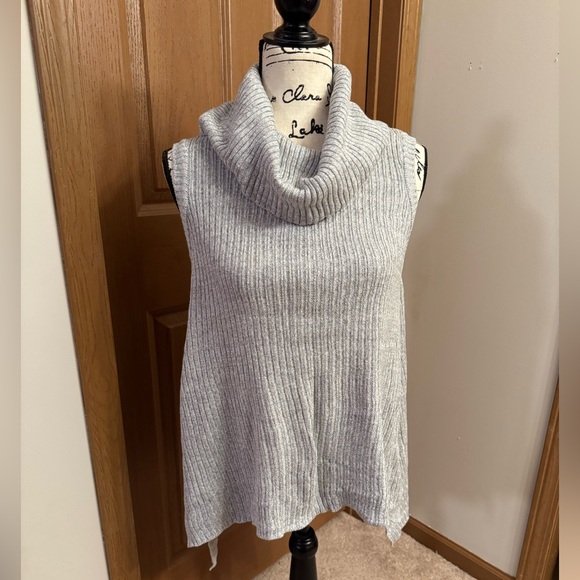 Belldini Sweaters - Belldini Light Gray Cowl Neck sleeveless Sweater Vest EUC
